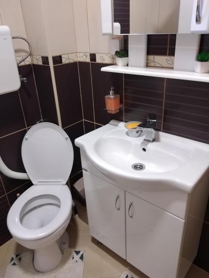 Appartamento Gara 5 Cattaro Esterno foto